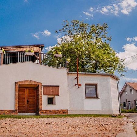 Deduv Sklep Apartamento Hlohovec Exterior foto