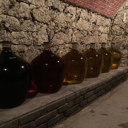 Deduv Sklep Apartamento Hlohovec Exterior foto