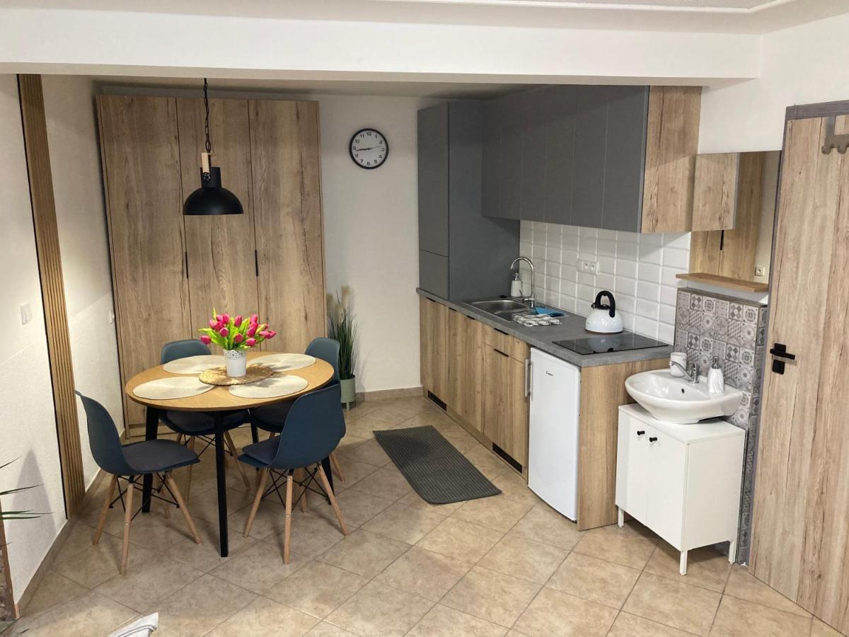 Deduv Sklep Apartamento Hlohovec Exterior foto
