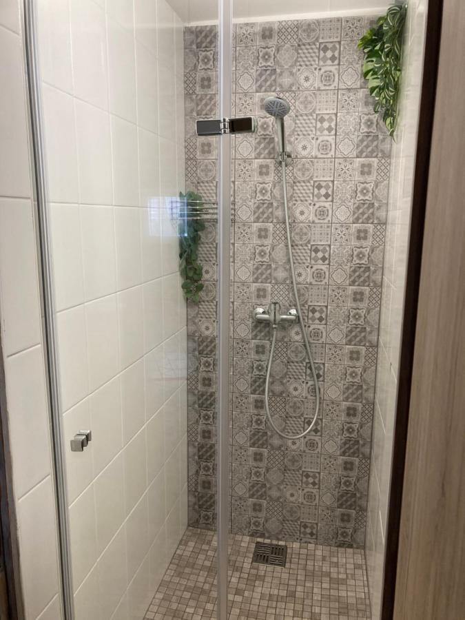 Deduv Sklep Apartamento Hlohovec Exterior foto