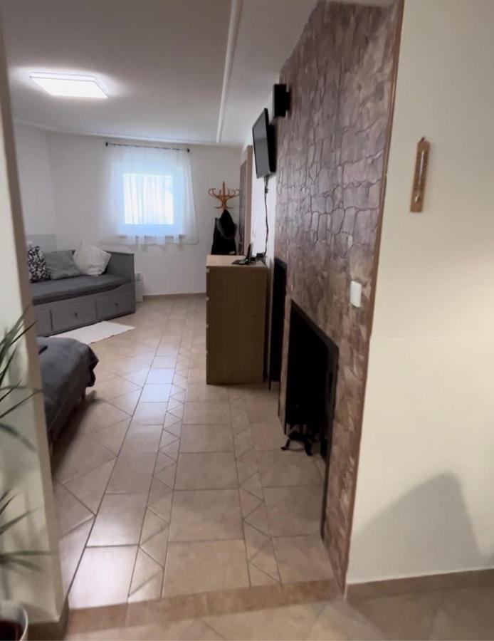 Deduv Sklep Apartamento Hlohovec Exterior foto